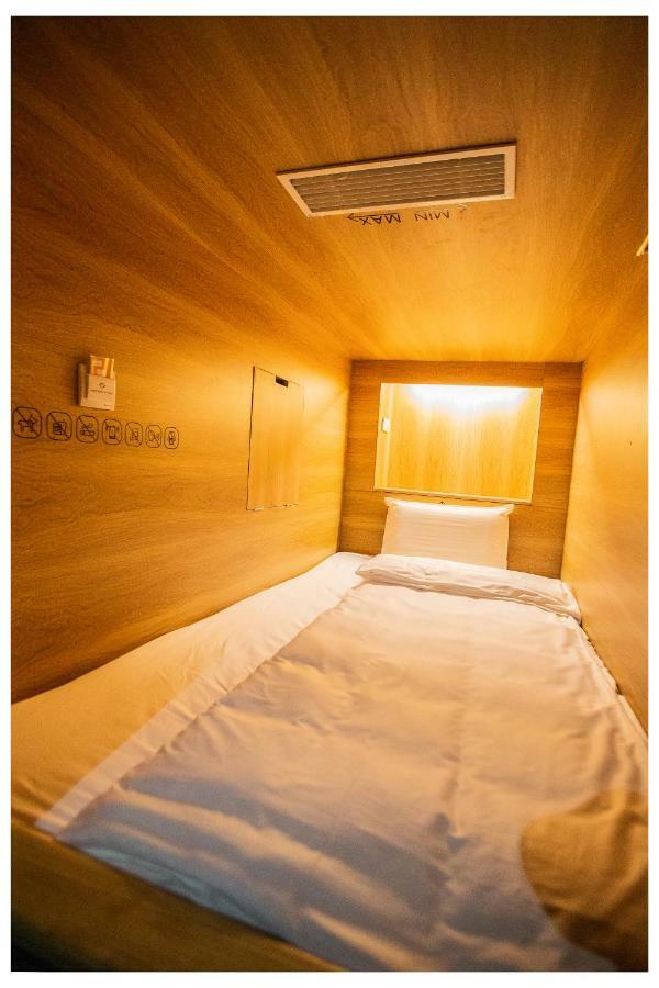 Khan Hoang Capsule Hotel (Adults Only) Ханой Екстер'єр фото