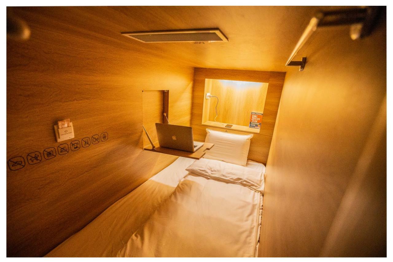 Khan Hoang Capsule Hotel (Adults Only) Ханой Екстер'єр фото